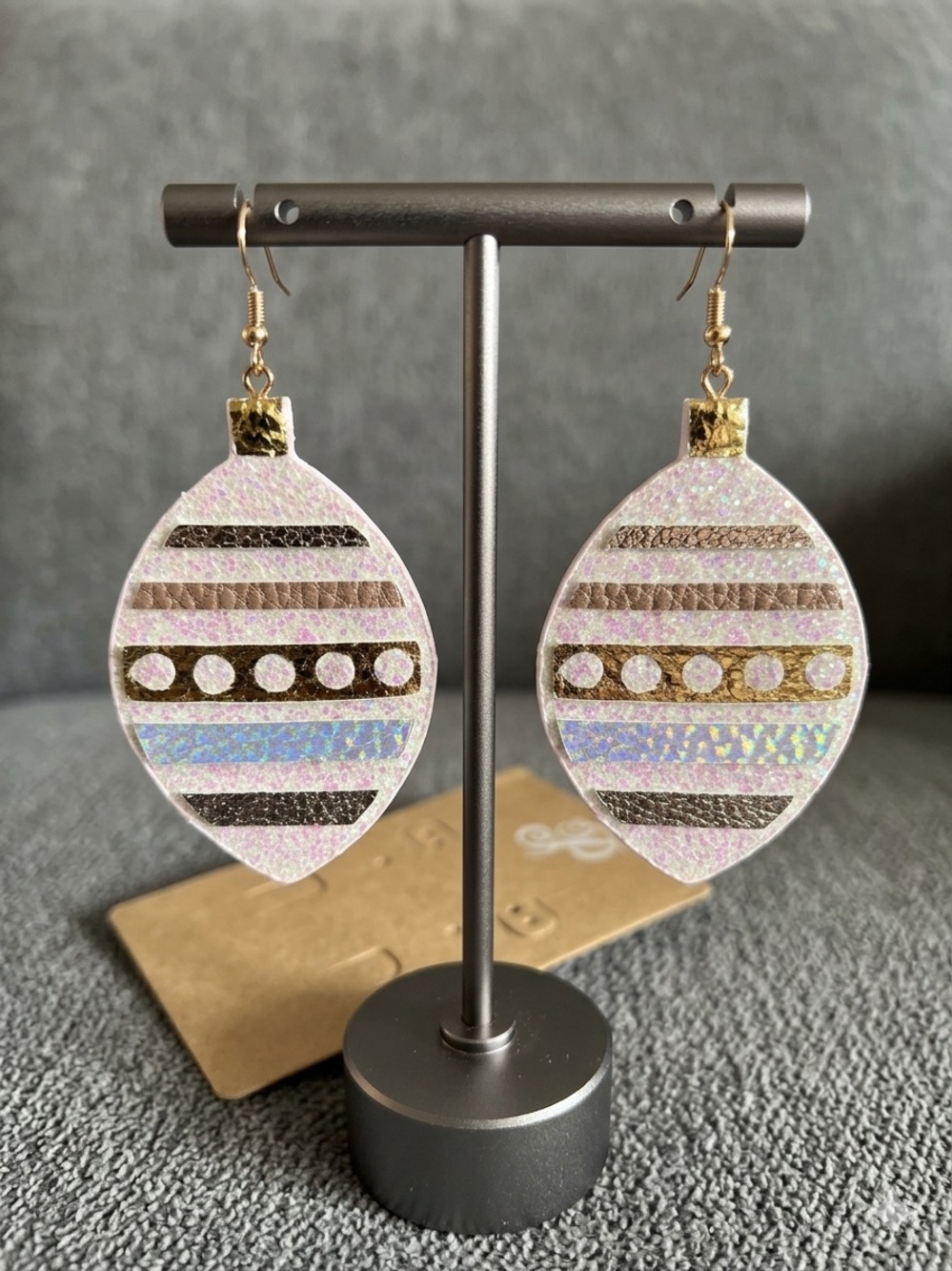 🌸 Plunder Holographic Pink Striped Teardrop Earrings 🌸